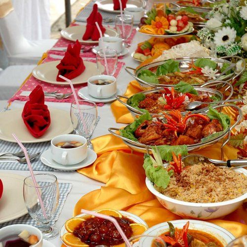 En un espacio privilegiado, decorado con motivos de la selva amazónica, nuestro restaurante en Valladolid se convierte en una de las mejores opciones culinarias de la ciudad. Le invitamos a descubrir unos sabores basados en la auténtica cocina mediterránea con toques modernos y una pequeña fusión con la comida oriental.
        Comedor de ensueño